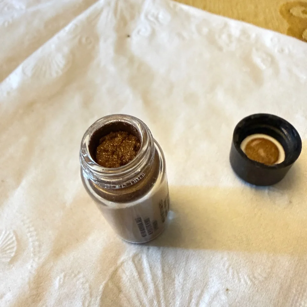 MAC Cosmetics pigment in Most Darling a Soft Brown